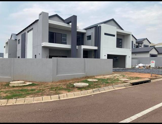 4 BEDROOM HOUSE FOR SALE IN SIX FOUNTAINS RESIDENTIAL ESTATE